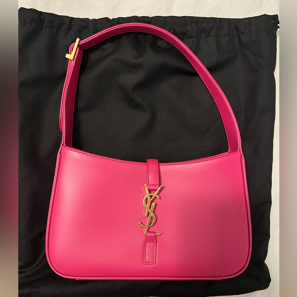 Le 5 7 Hobo Bag In Smooth Leather